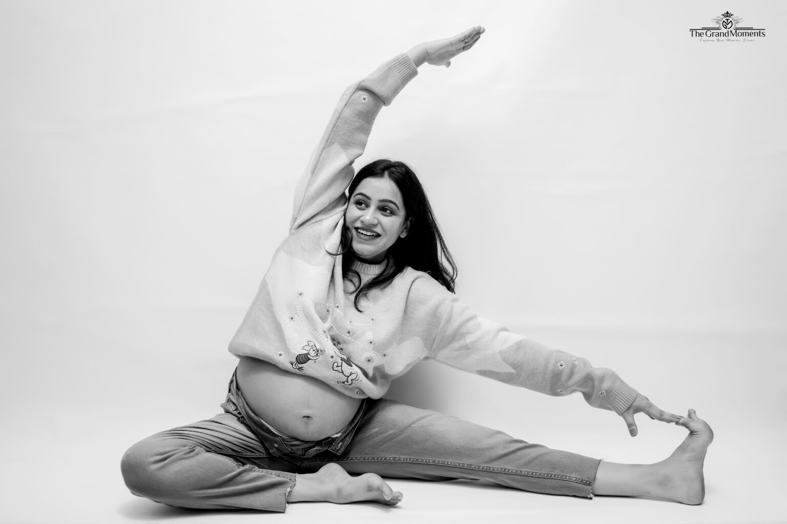 CINEMATIC MATERNITY PHOTOSHOOT